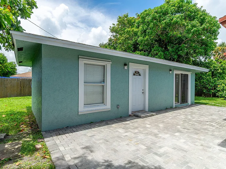 2831 N Seacrest Blvd #B — Photo 1