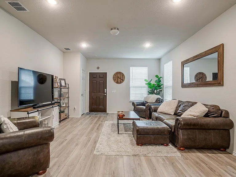 8144 Branch Hollow Trl — Photo 7