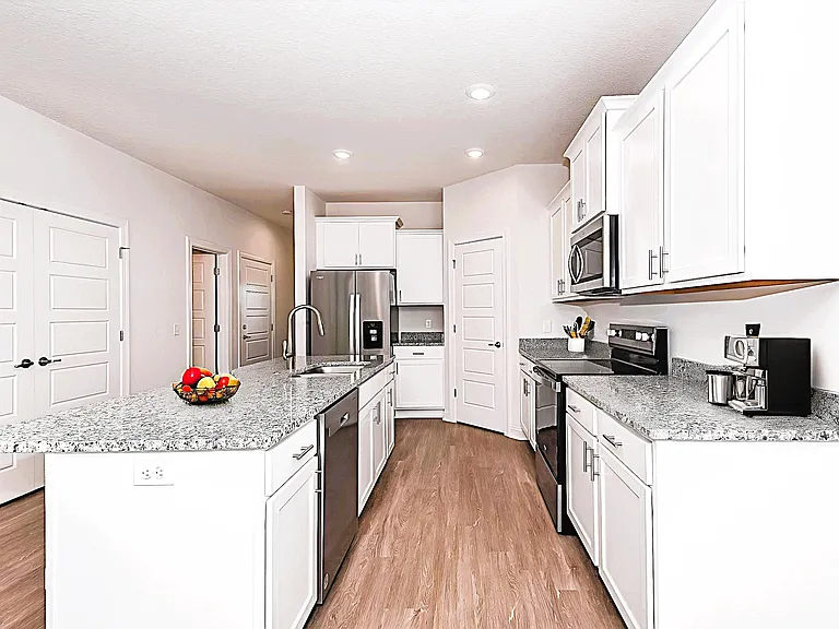 1047 Walker Point Way — Photo 2