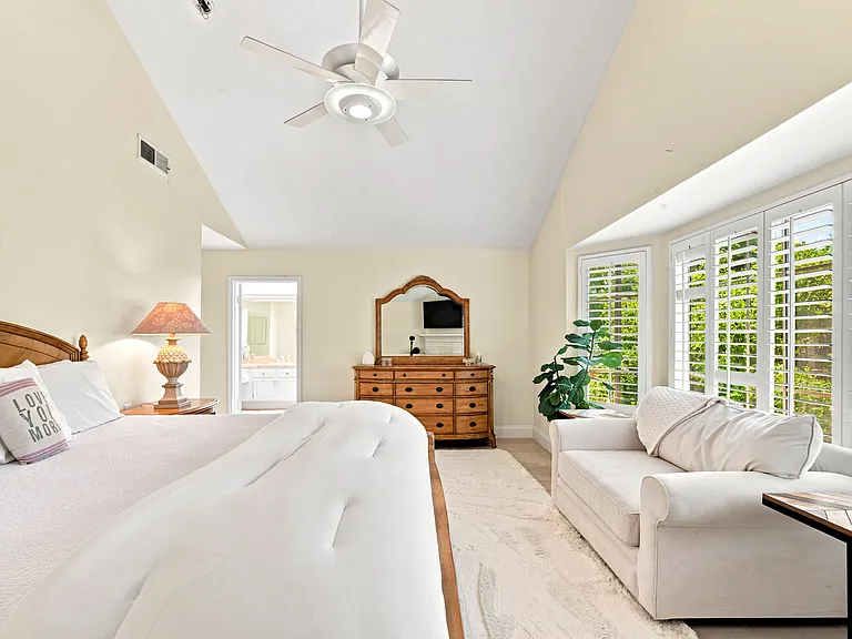 18721 Hatteras St #5 — Photo 16