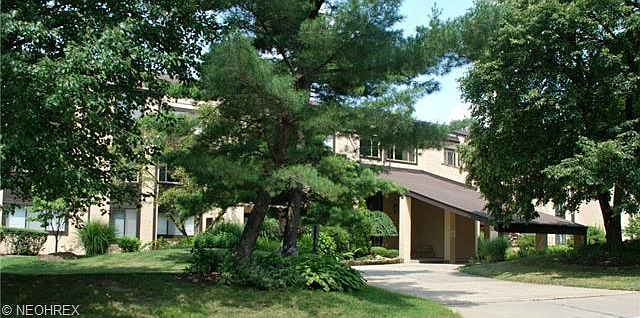 1st image of 171 Court Dr APT 306