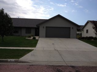 2823 N Francis St, Yankton, SD 57078