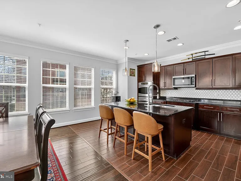 712 Sentry Sq — Photo 8