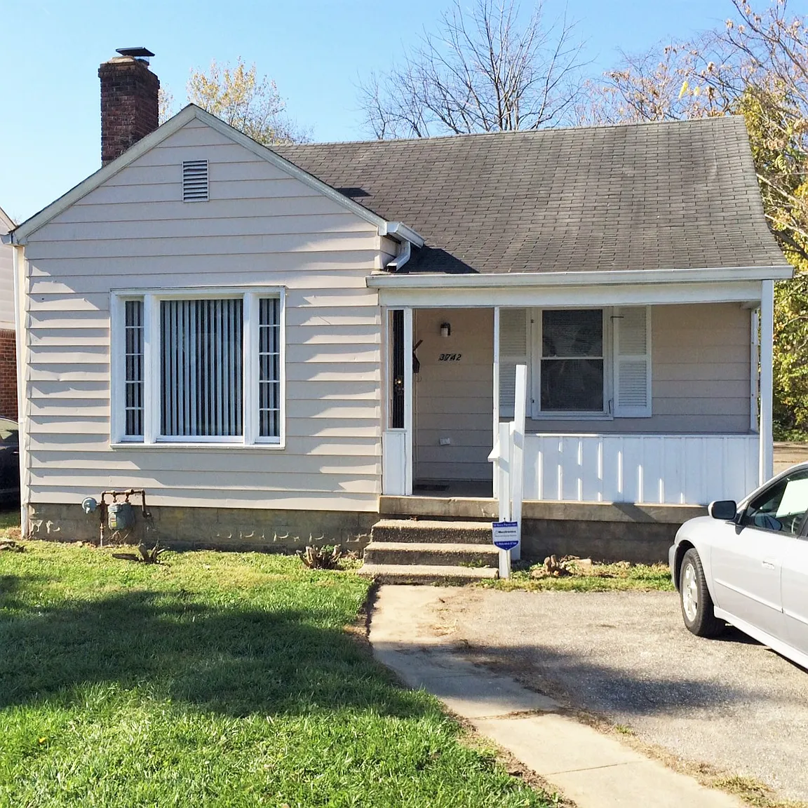 3742 N Oxford St photo 1
