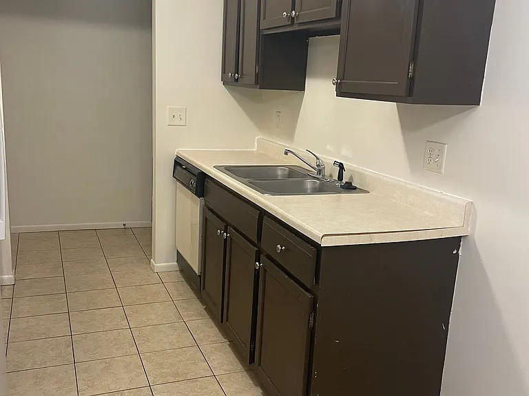 Pinecrest Apartments — Photo 29