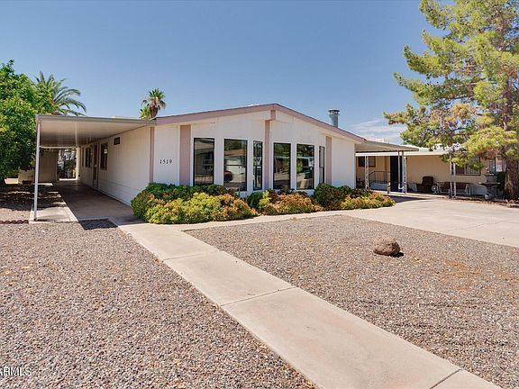 3rd image of 1519 E HELENA Drive