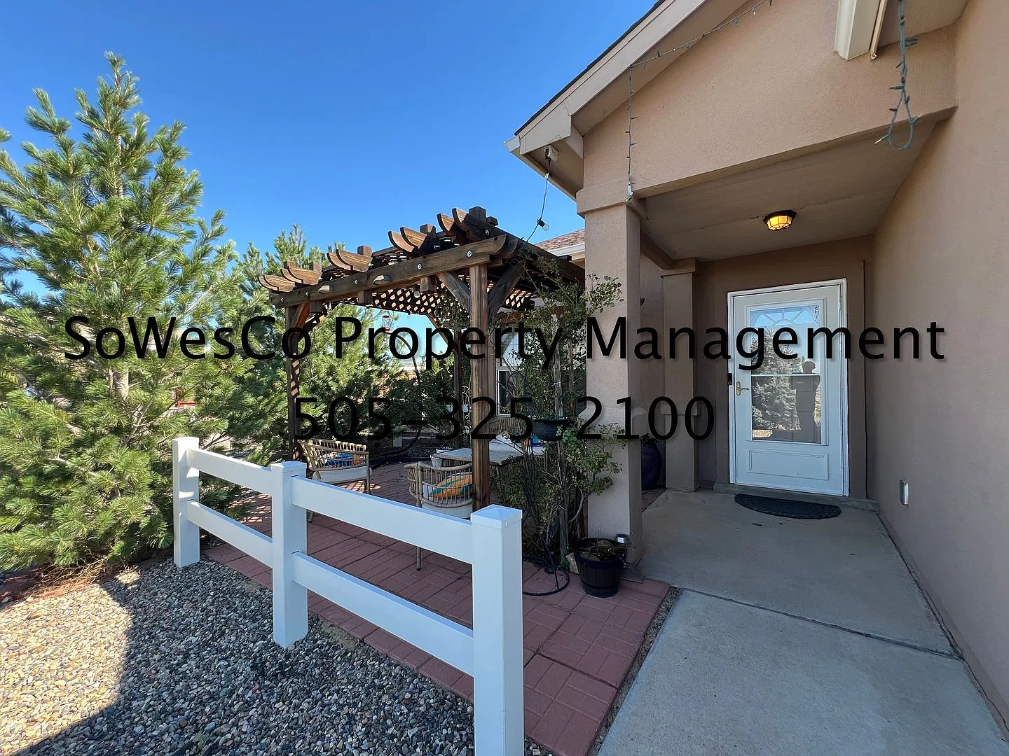 Gorgeous Furnished Newer Home In Farmington — Photo 2