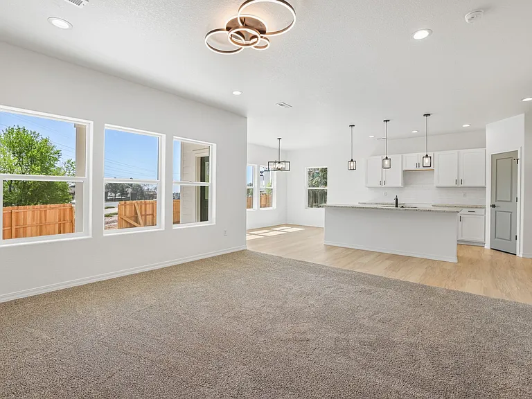 3727 Lander Ln — Photo 3