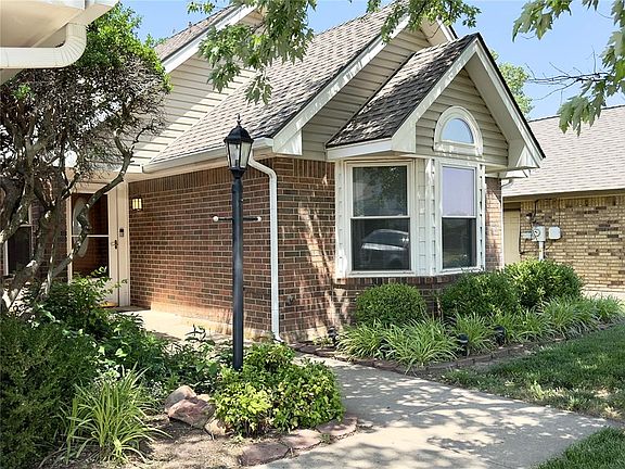 2nd image of 1620 Oriole Dr