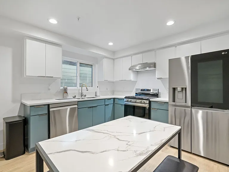 1029 Lord St — Photo 10