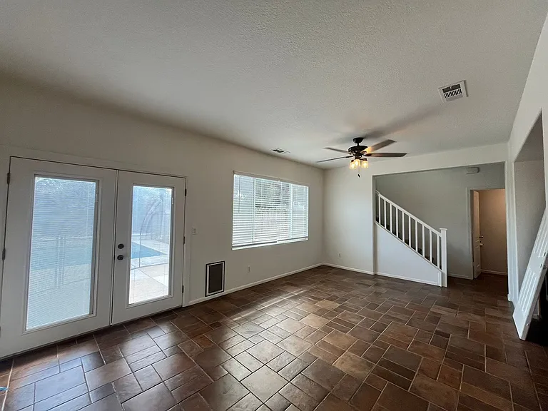 1920 N Fulgham Ave — Photo 5