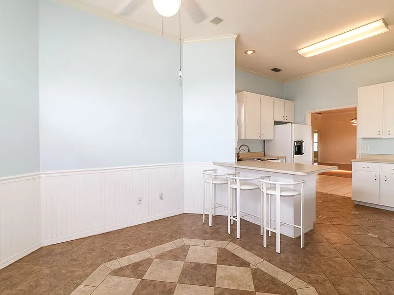 6202 NW 36th Dr — Photo 7