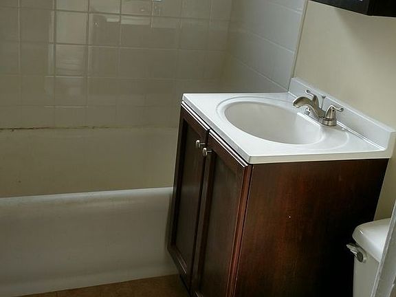 5th image of 4020 W Melrose St APT 1N