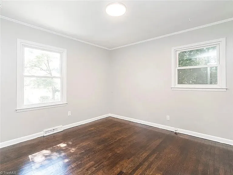 1313 Greenbriar St — Photo 29