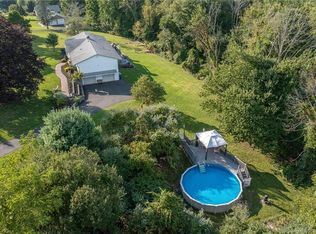 10 Cloverleaf Dr, New Fairfield, CT 06812