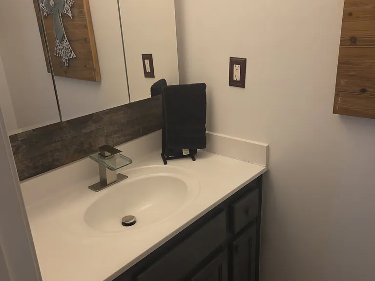 5720 Haley Ln — Photo 11