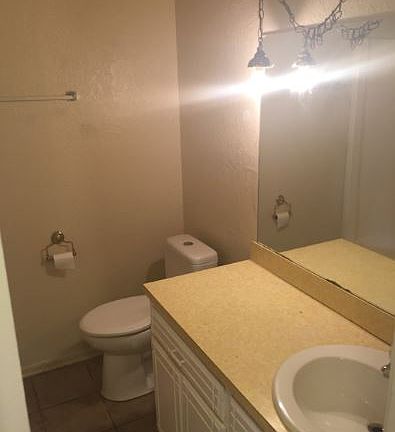 5th image of 4920 S Fairmont Ave