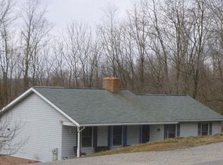 105 Woodstock Rd, Fayetteville, PA 17222