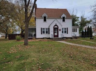 711 2nd St W, Cresco, IA 52136