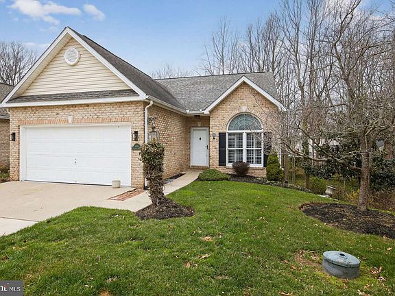 2nd image of 906 Whispering Ridge Ln