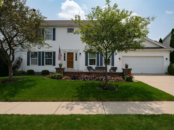 2819 Clearwater Ave, Bloomington, IL 61704