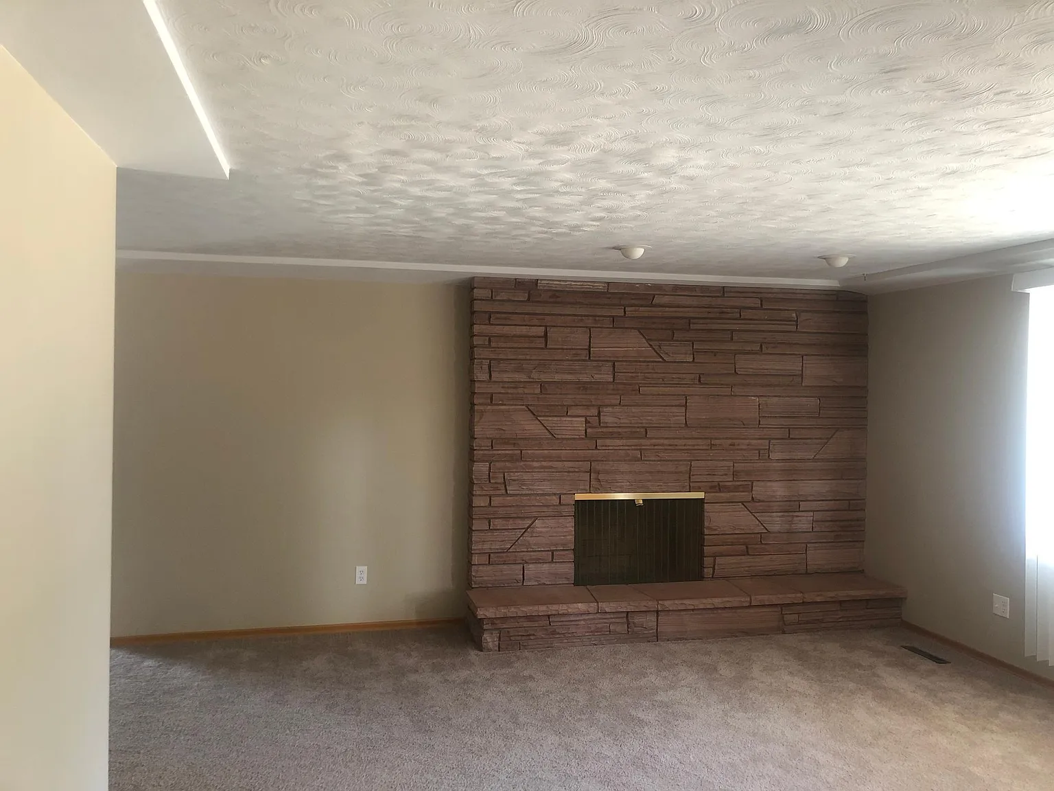 4 bed, 3878 sqft, $2,950 — Photo 3