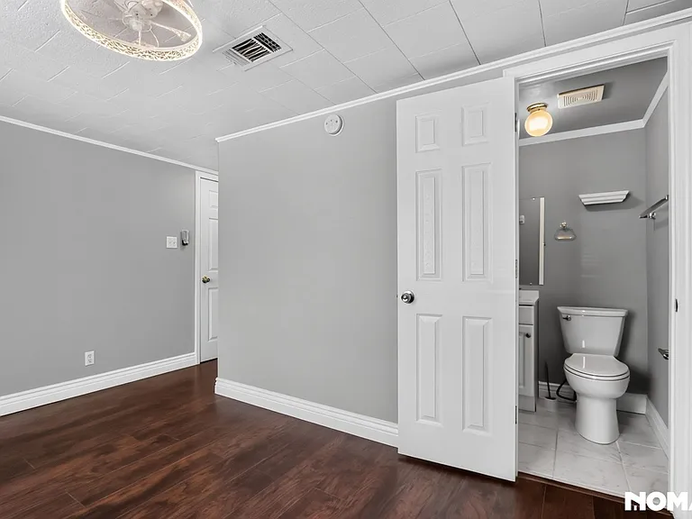 708 S Chestnut St — Photo 5