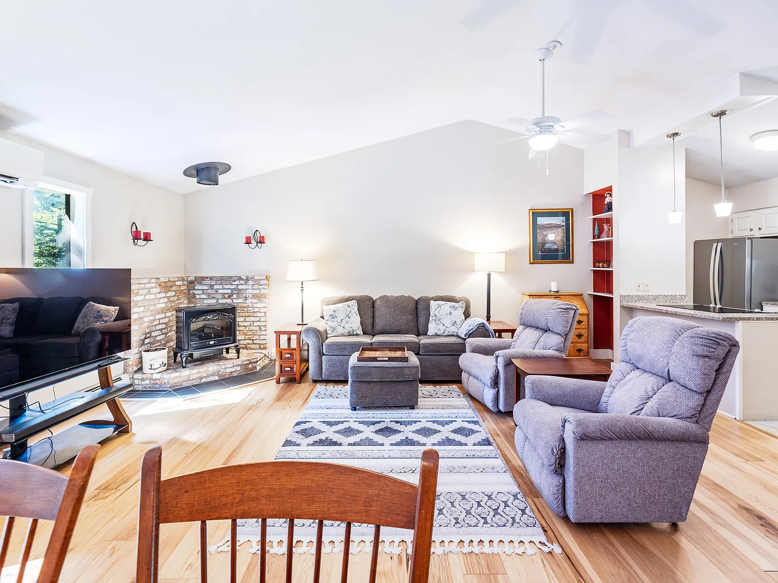 2 bed, 1.5 bath, 1063 sqft, $2,400 — Photo 4