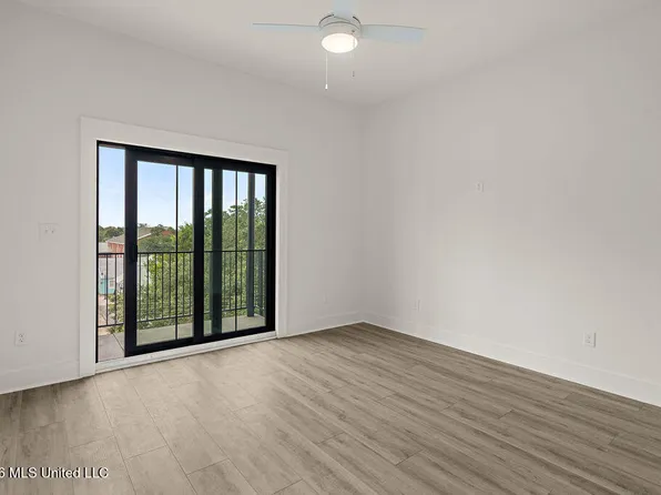 124 Court St #402, Bay Saint Louis, MS 39520
