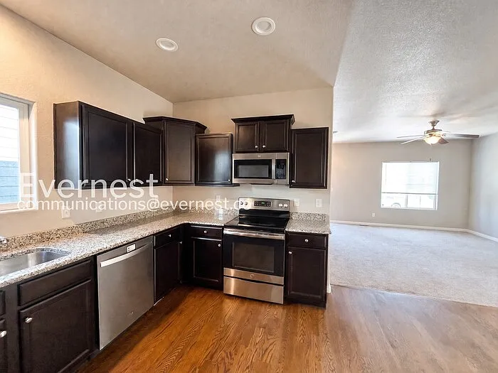 2405 Falkirk Dr — Photo 3