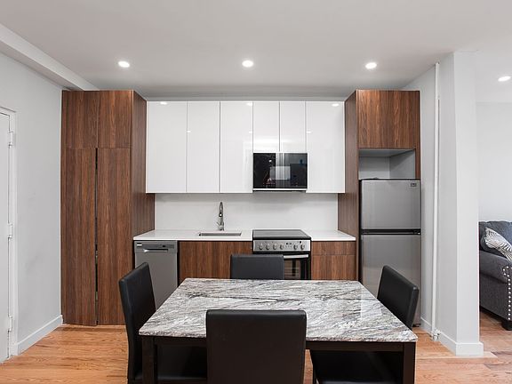 4th image of 2427 Hoffman St APT 6