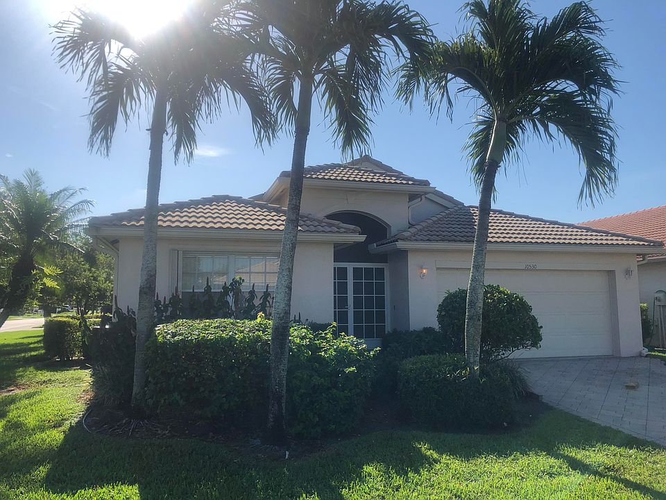 Home For Sale In Royal Lakes