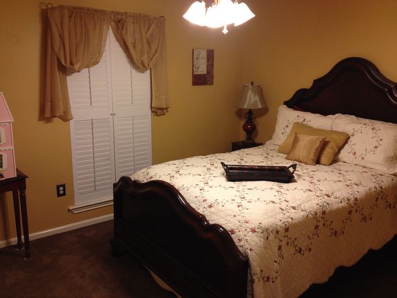 3rd image of 207 Melrose Dr