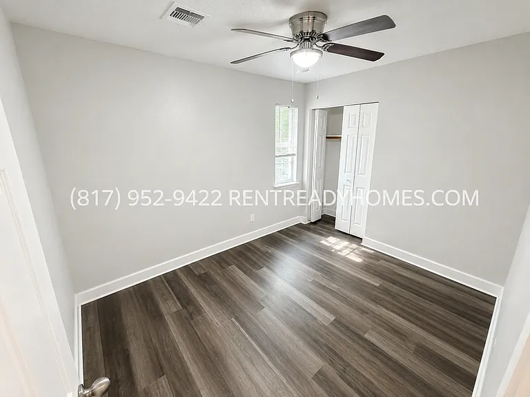 1621 Locust St — Photo 11