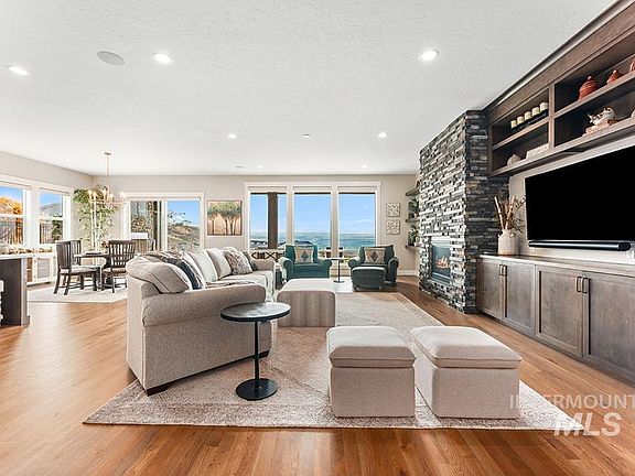 3rd image of 5811 E Foxgrove Dr