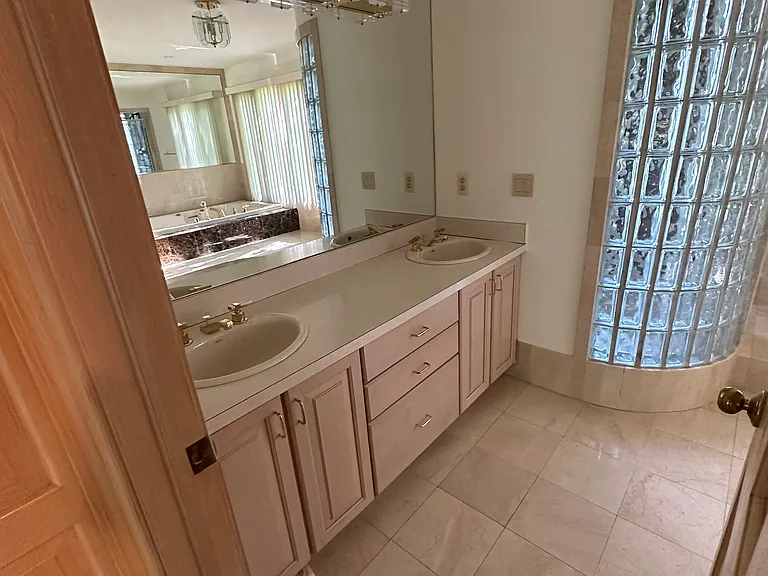 6739 Arlington Dr — Photo 6