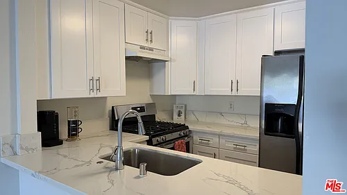326 S Manhattan Pl #108 Photo 1