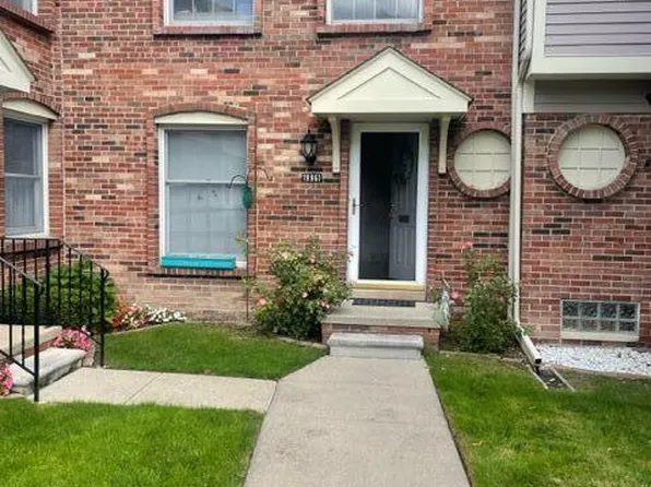 19961 S Great Oaks Circle South Ct #103, Clinton Township, MI 48036