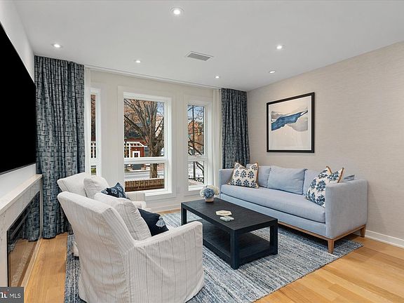 4th image of 7313 Woodmont Ave #R