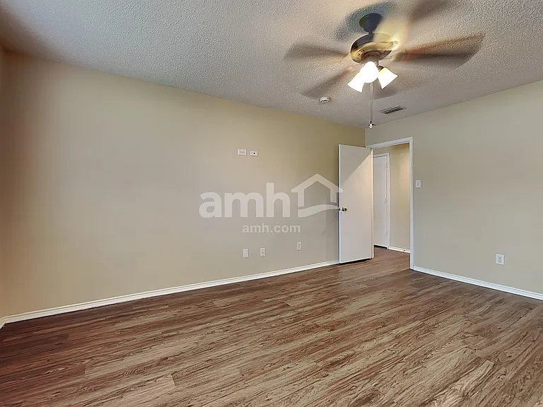 1430 Stewart Dr — Photo 12