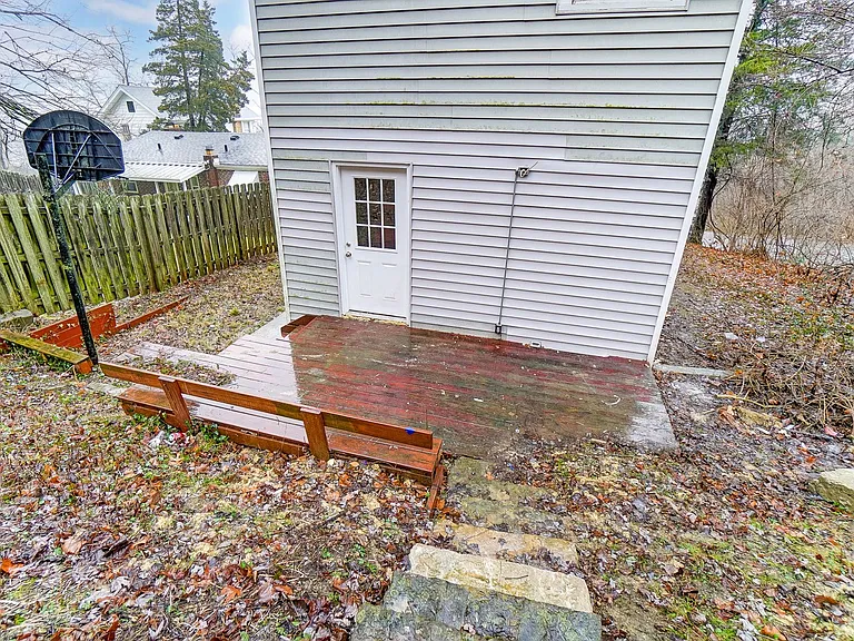 2307 Center St — Photo 45