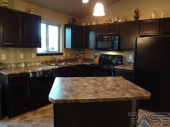 5th image of 424 Macey Ave