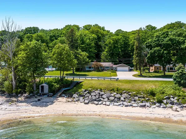 11182 S West Bay Shore Dr, Traverse City, MI 49684