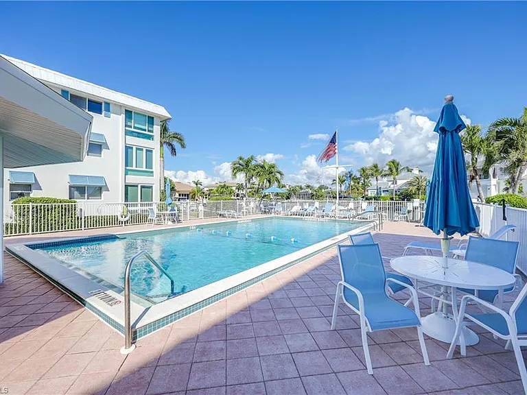 2100 Gulf Shore Blvd N #101 — Photo 22