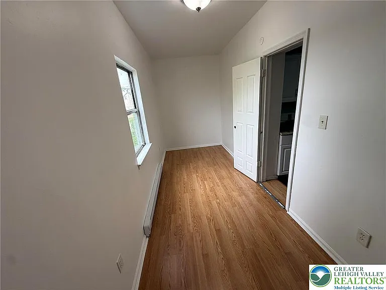 1113 E 4th St #1 — Photo 6