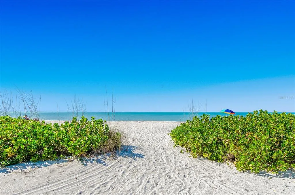 1 bed, 1.5 bath, 869 sqft, $2,500 — Photo 3