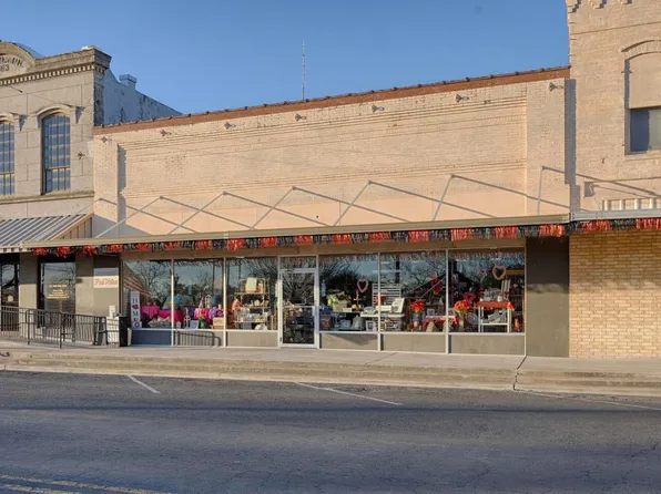 520 N Main St, Schulenburg, TX 78956