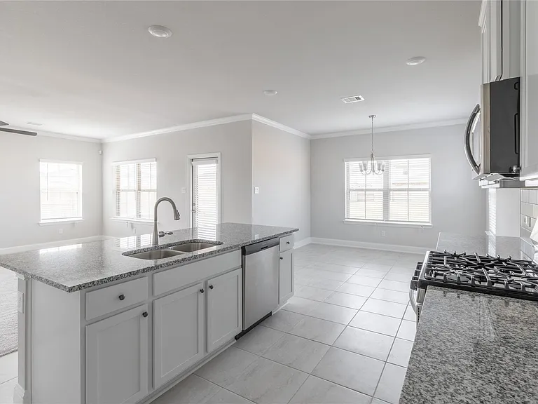 401 Sunray Lake Ln — Photo 11