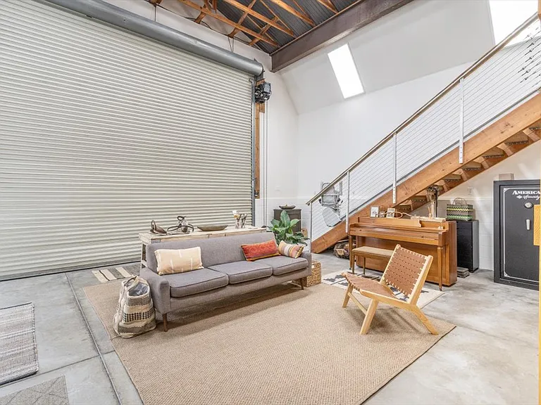 2102 Deerpark Dr — Photo 31