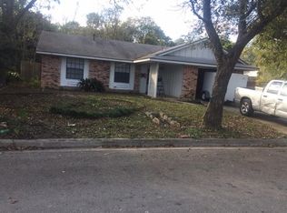 525 S Commerce St, Lockhart, TX 78644